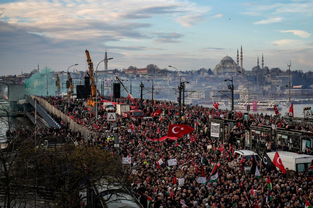 عکس/ راهپیمایی مردم استانبول در دفاع از مردم غزه