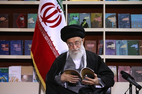 کتاب‌های تازه رهبر معظم انقلاب اسلامی در نمایشگاه کتاب